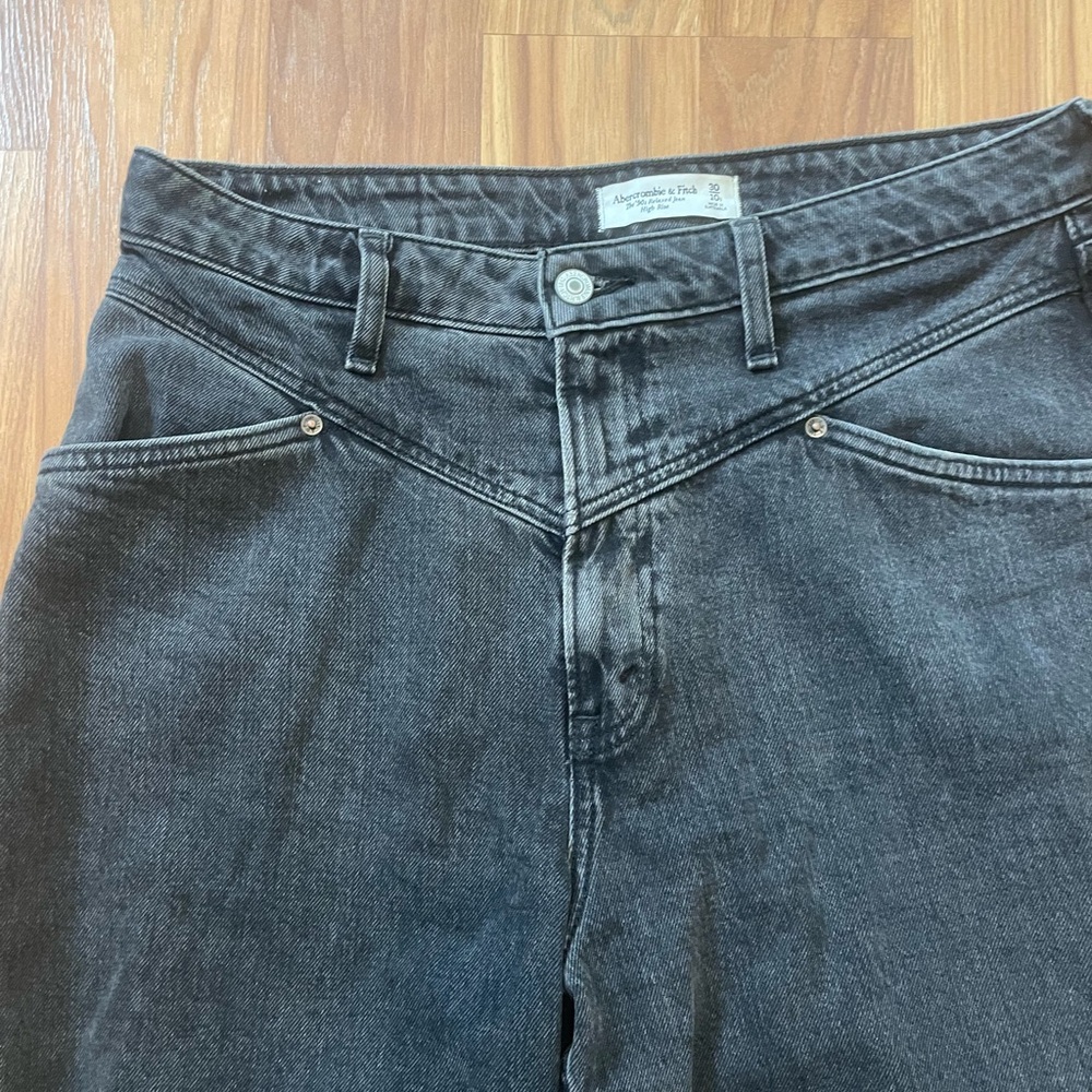 Abercrombie & Fitch Curve Love The 90’s Relaxed Jean High Rise - Picture 4 of 5